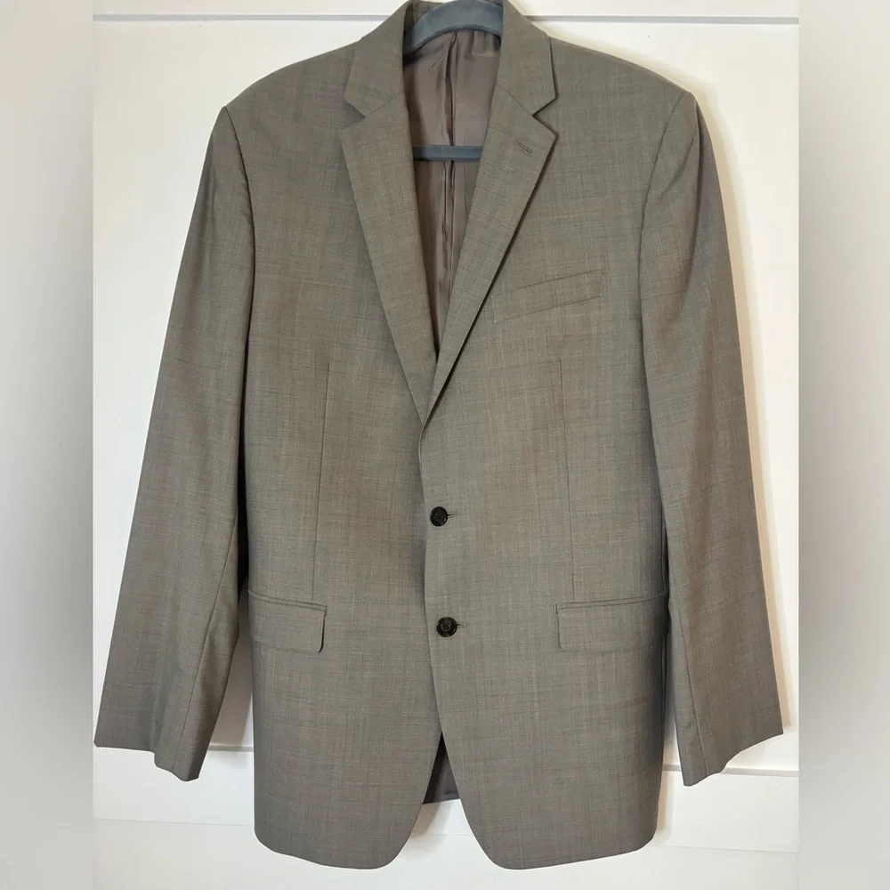 Calvin Klein Men's Taupe Suit jacket size 39L and pants 34